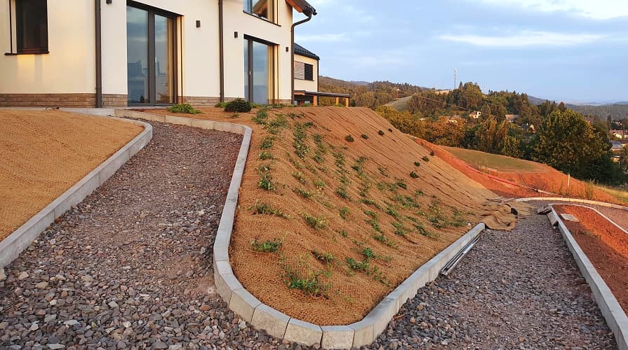 Siatki i maty przeciwerozyjne w ogrodzie