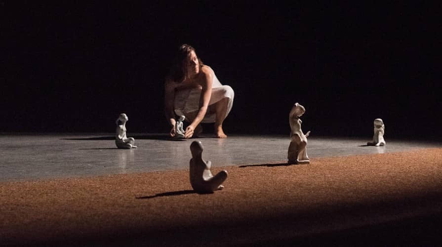 Mata kokosowa w spektaklu teatralnym