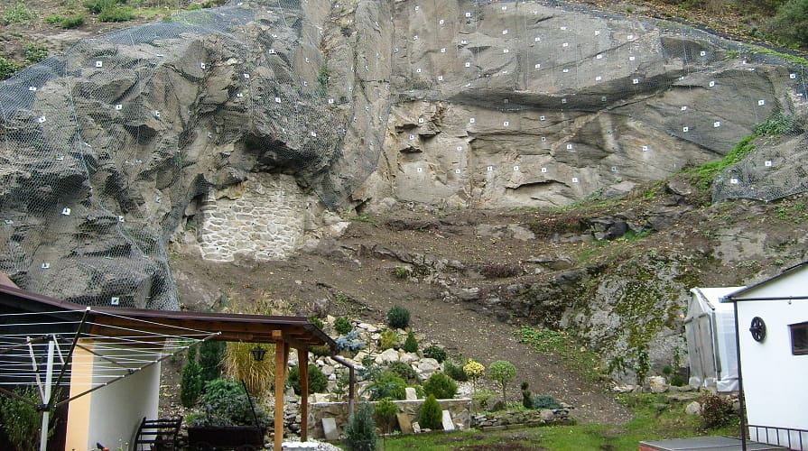 Siatkowanie skarp skalnych